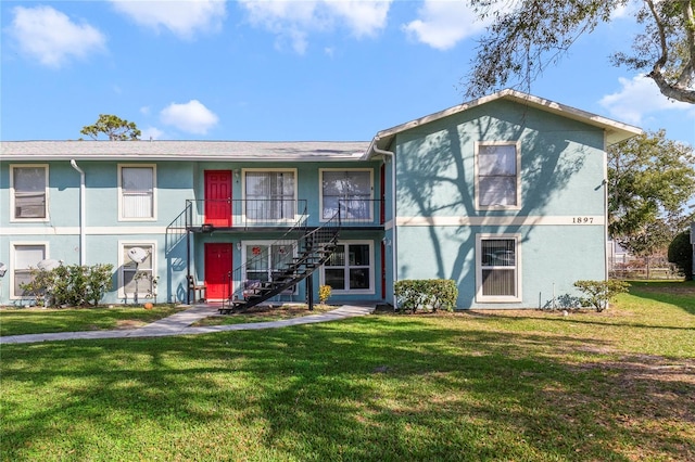 view of front of property with a front yard