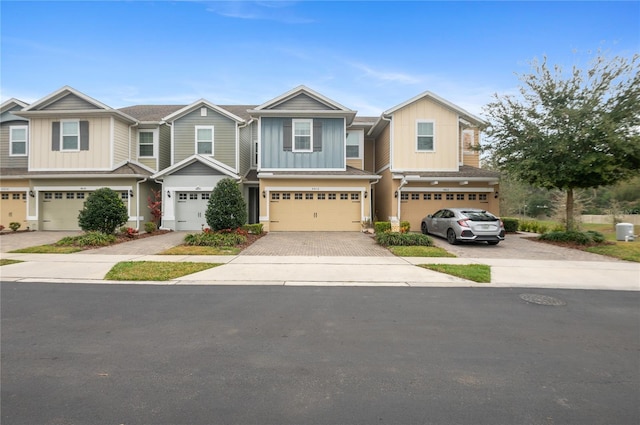 townhome / multi-family property featuring a garage