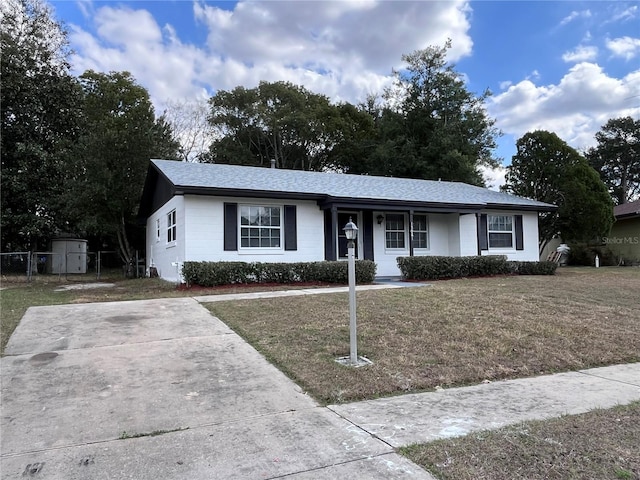 single story home with a front yard