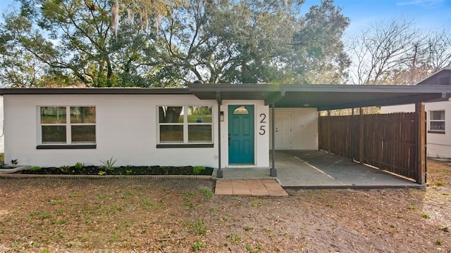 view of front of property featuring a carport