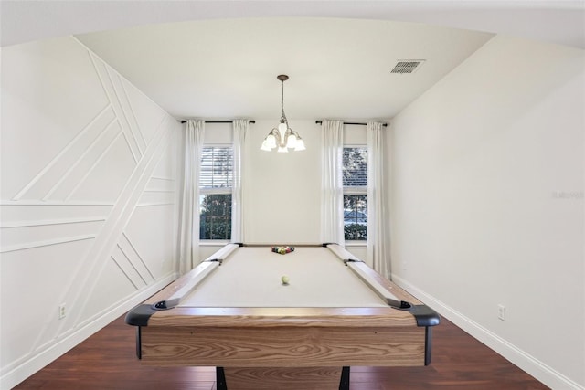 rec room with billiards, hardwood / wood-style floors, and a notable chandelier