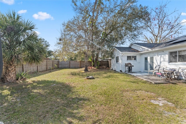 view of yard featuring a patio area