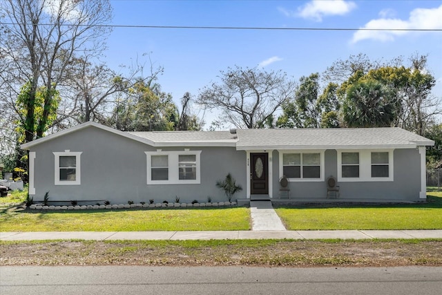 ranch-style house featuring a front yard