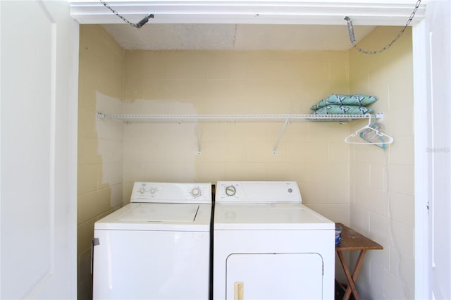 washroom featuring washer and clothes dryer