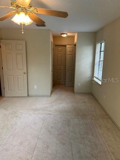 empty room featuring ceiling fan