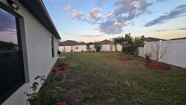 view of yard at dusk