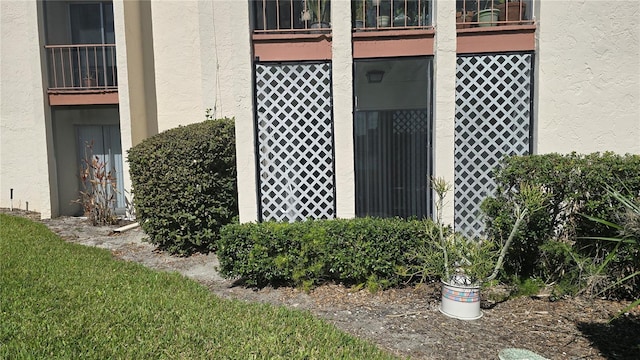 516 Orange Dr Unit 17, Altamonte Springs, FL 32701 - exterior details featuring stucco siding