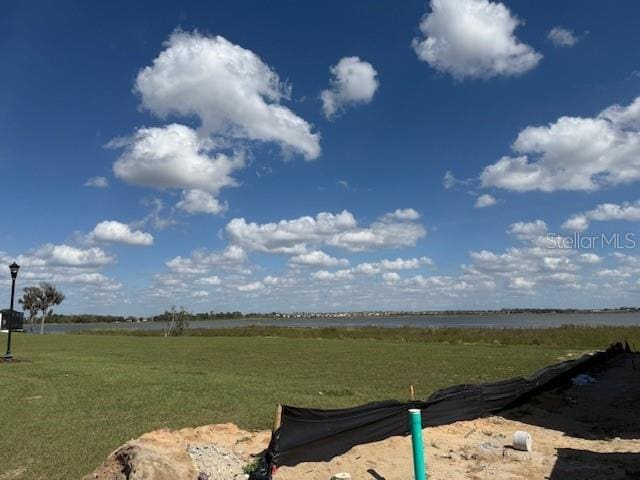 view of yard featuring a water view