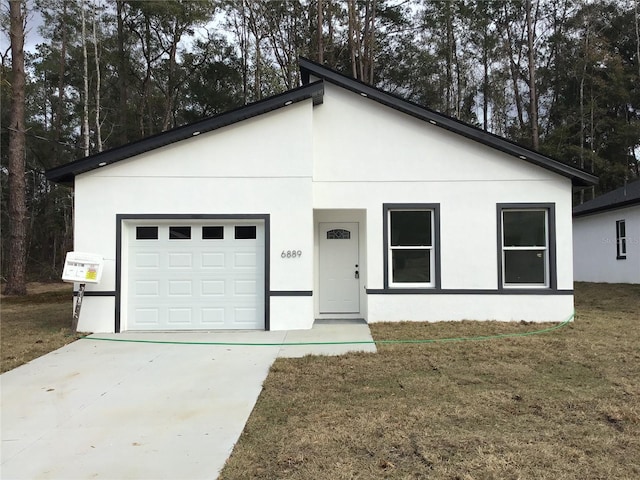 view of front facade with a garage and a front yard