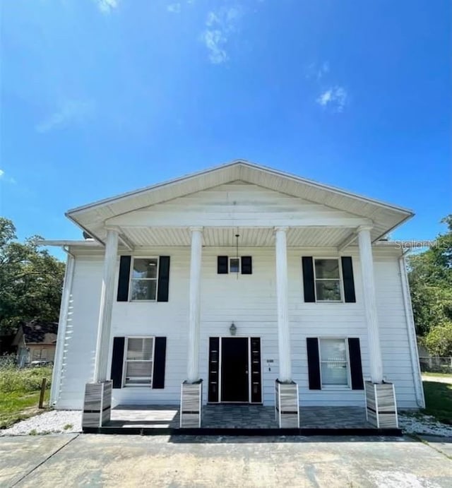 view of front of home with covered porch