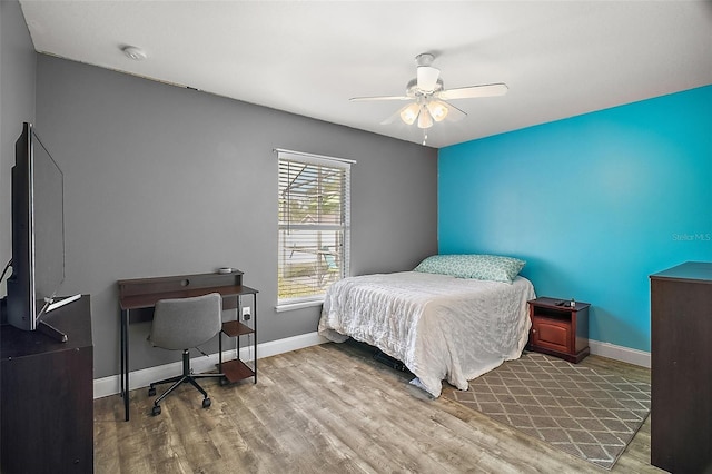 bedroom featuring light hardwood / wood-style floors and ceiling fan