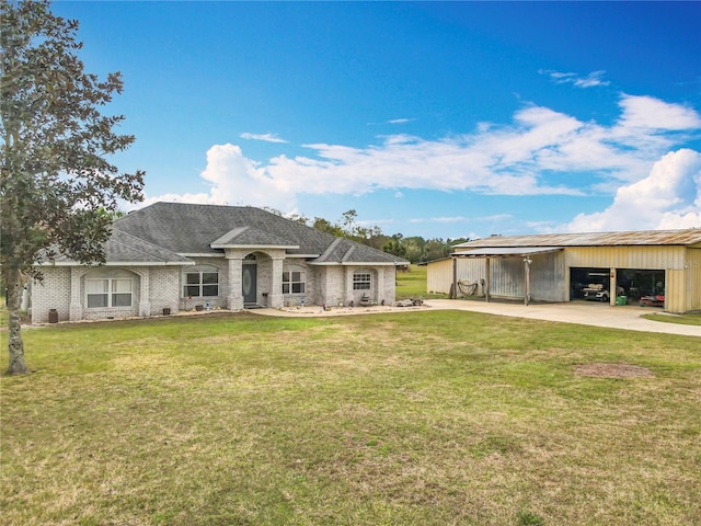 view of front of property featuring an outbuilding and a front lawn