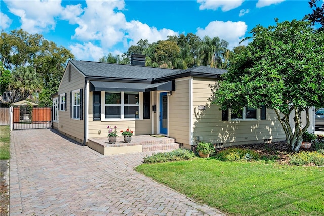 view of front facade with a front yard