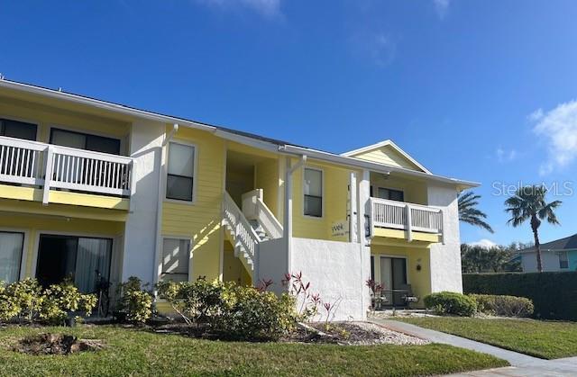 view of front of home featuring a balcony