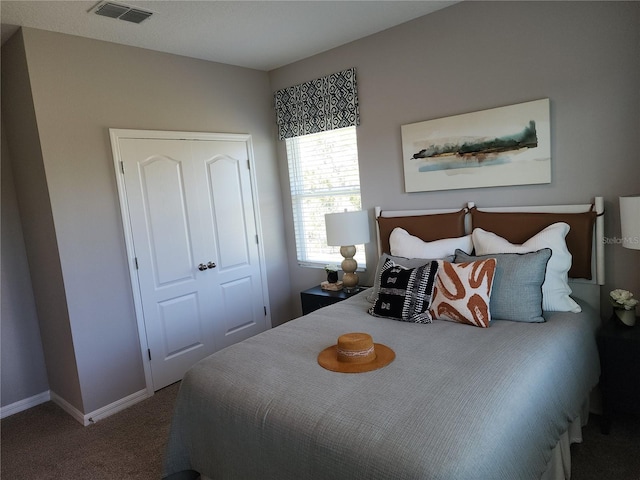 bedroom with baseboards, visible vents, and carpet flooring