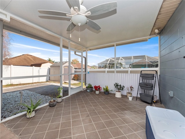 sunroom featuring ceiling fan