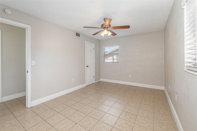 unfurnished room with a textured ceiling and ceiling fan