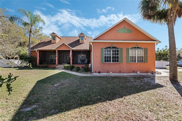 view of front of home featuring a front lawn