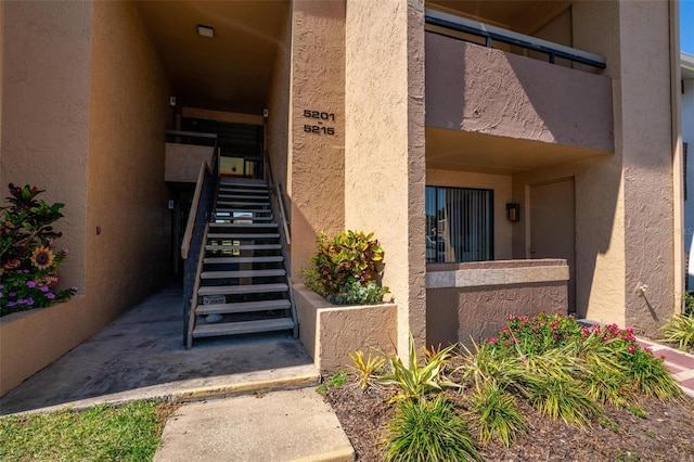 5201 Vineland Rd Unit 112, Orlando, FL 32811 - doorway to property featuring stucco siding