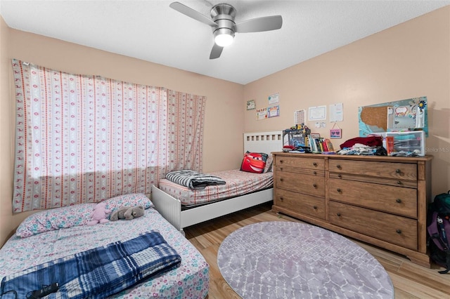 5201 Vineland Rd Unit 112, Orlando, FL 32811 - bedroom featuring light wood finished floors and ceiling fan