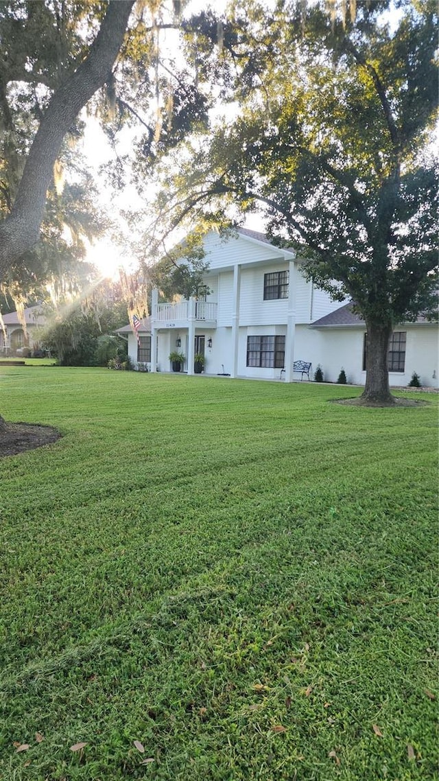 view of yard with a balcony