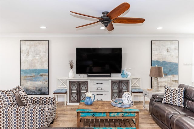 living room featuring ornamental molding, light wood-type flooring, a ceiling fan, and recessed lighting