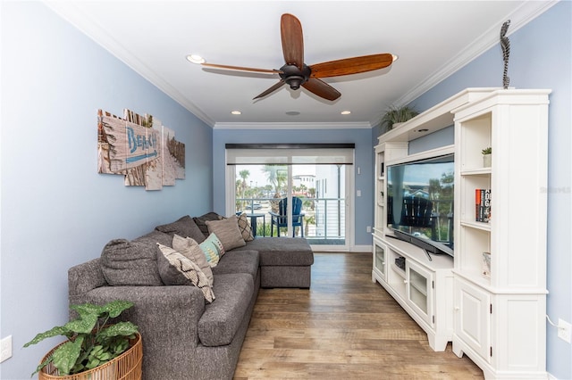 living area featuring baseboards, a ceiling fan, ornamental molding, light wood-style floors, and recessed lighting