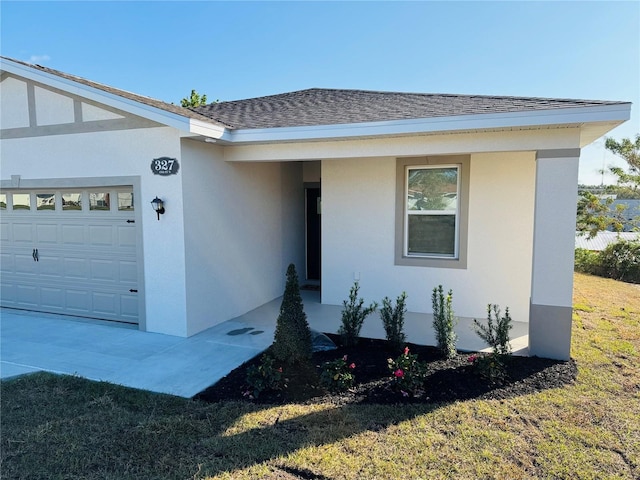 view of front facade featuring a garage