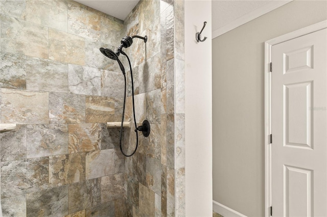 room details featuring tiled shower