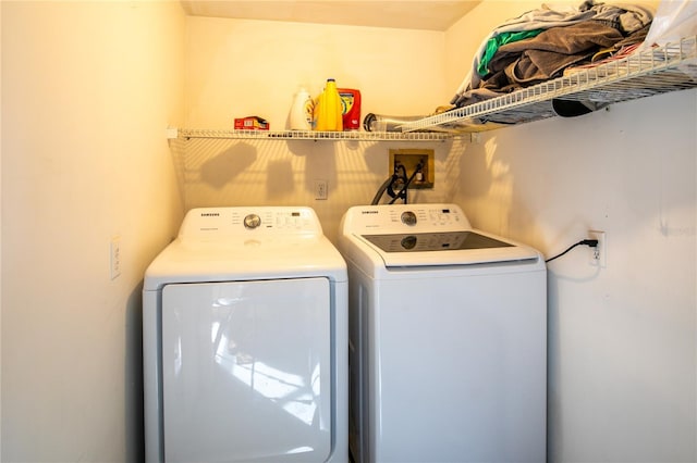 laundry room with independent washer and dryer