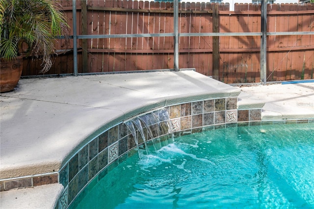 view of swimming pool featuring a jacuzzi