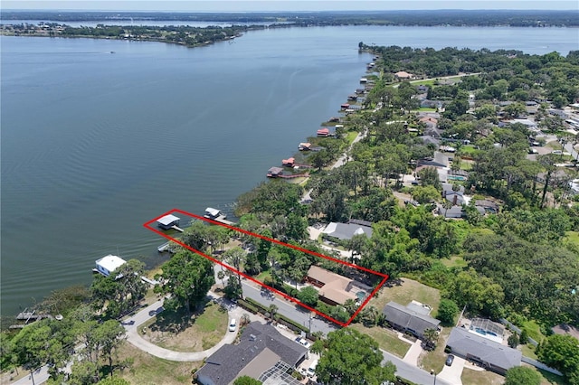 2929 Lakeshore Dr, Mount Dora, FL 32757 - aerial view of residential area featuring property parcel outlined and a nearby body of water