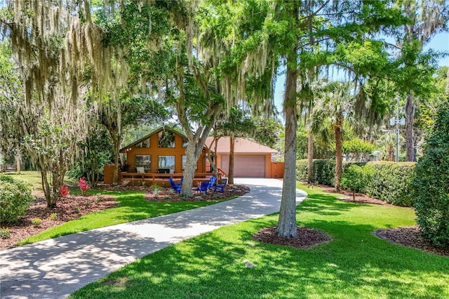 2929 Lakeshore Dr, Mount Dora, FL 32757 - view of front of property with a front yard