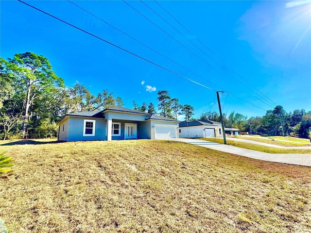 view of front facade with a garage and a front lawn