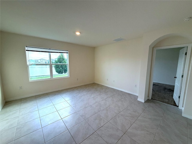 unfurnished room featuring light tile patterned flooring