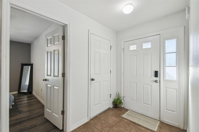 1821 Christina Lee Ln, Saint Cloud, FL 34769 - tiled entryway featuring a textured ceiling
