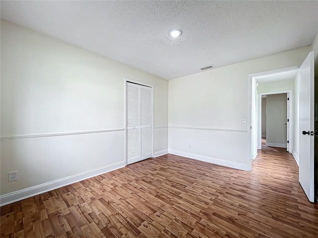 1970 Larkwood Dr, Apopka, FL 32703 - spare room with visible vents, baseboards, wood finished floors, and a textured ceiling