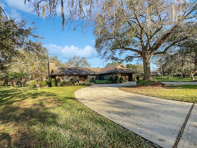 view of front of house featuring a front yard