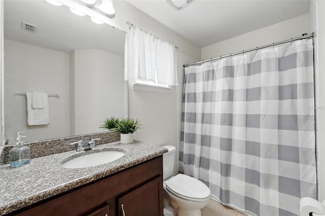 3270 Mt Vernon Way, Kissimmee, FL 34741 - full bath featuring toilet, visible vents, a shower with shower curtain, and vanity
