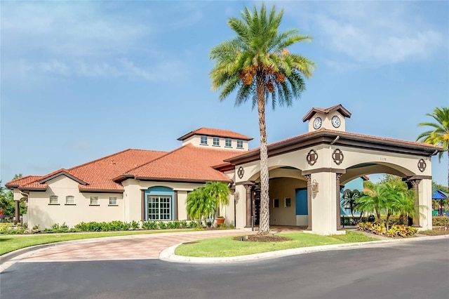 view of mediterranean / spanish-style home