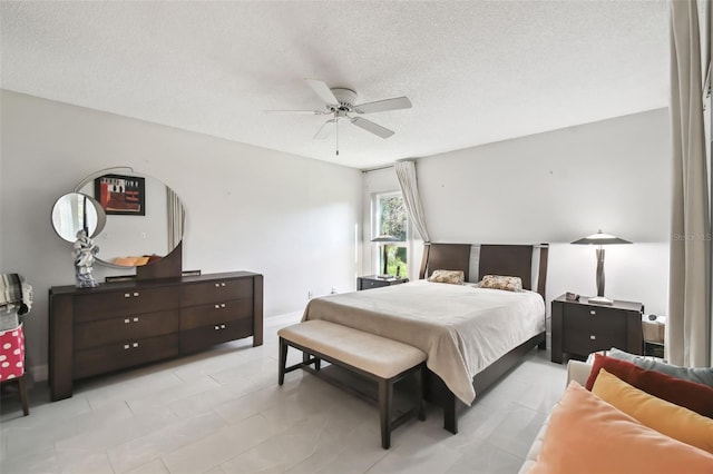 bedroom featuring ceiling fan and a textured ceiling