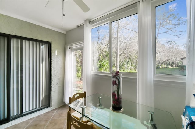 sunroom / solarium with ceiling fan