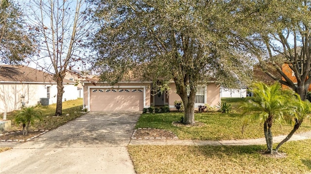 view of front of house featuring central AC, a garage, and a front lawn