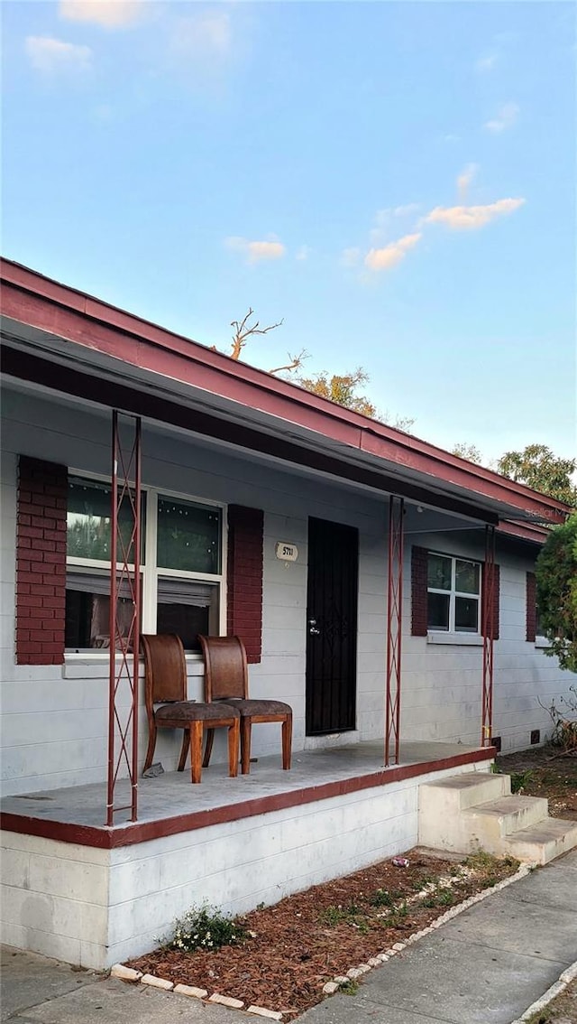 view of front of home with covered porch