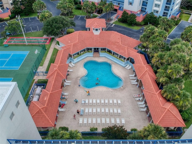 view of swimming pool