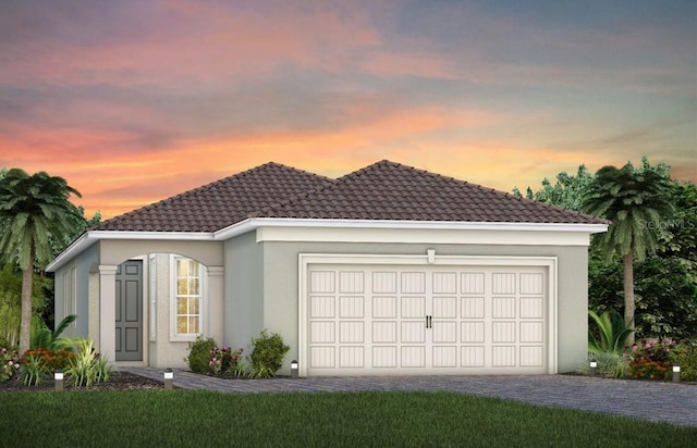 view of front facade featuring a garage and a yard