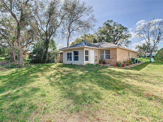 ranch-style house with a front yard