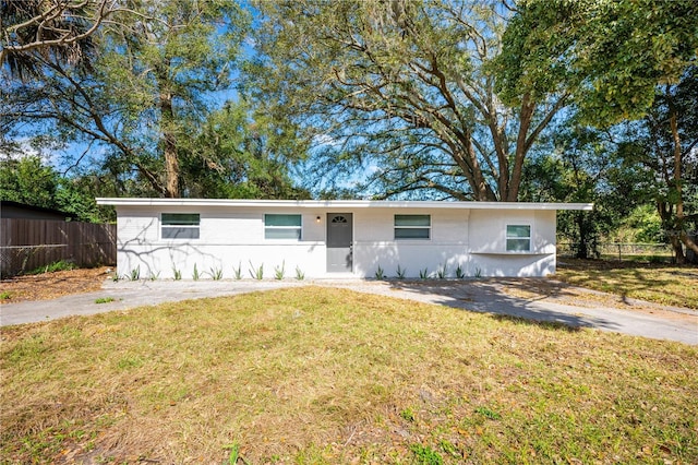 view of front of house with a front yard