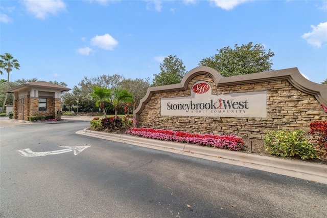 view of community / neighborhood sign