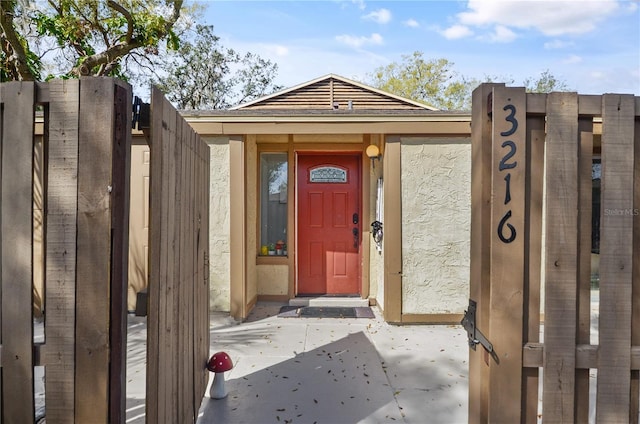 entrance to property with stucco siding